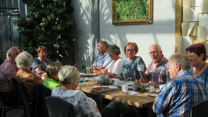 Klönschnack im Palmencafé